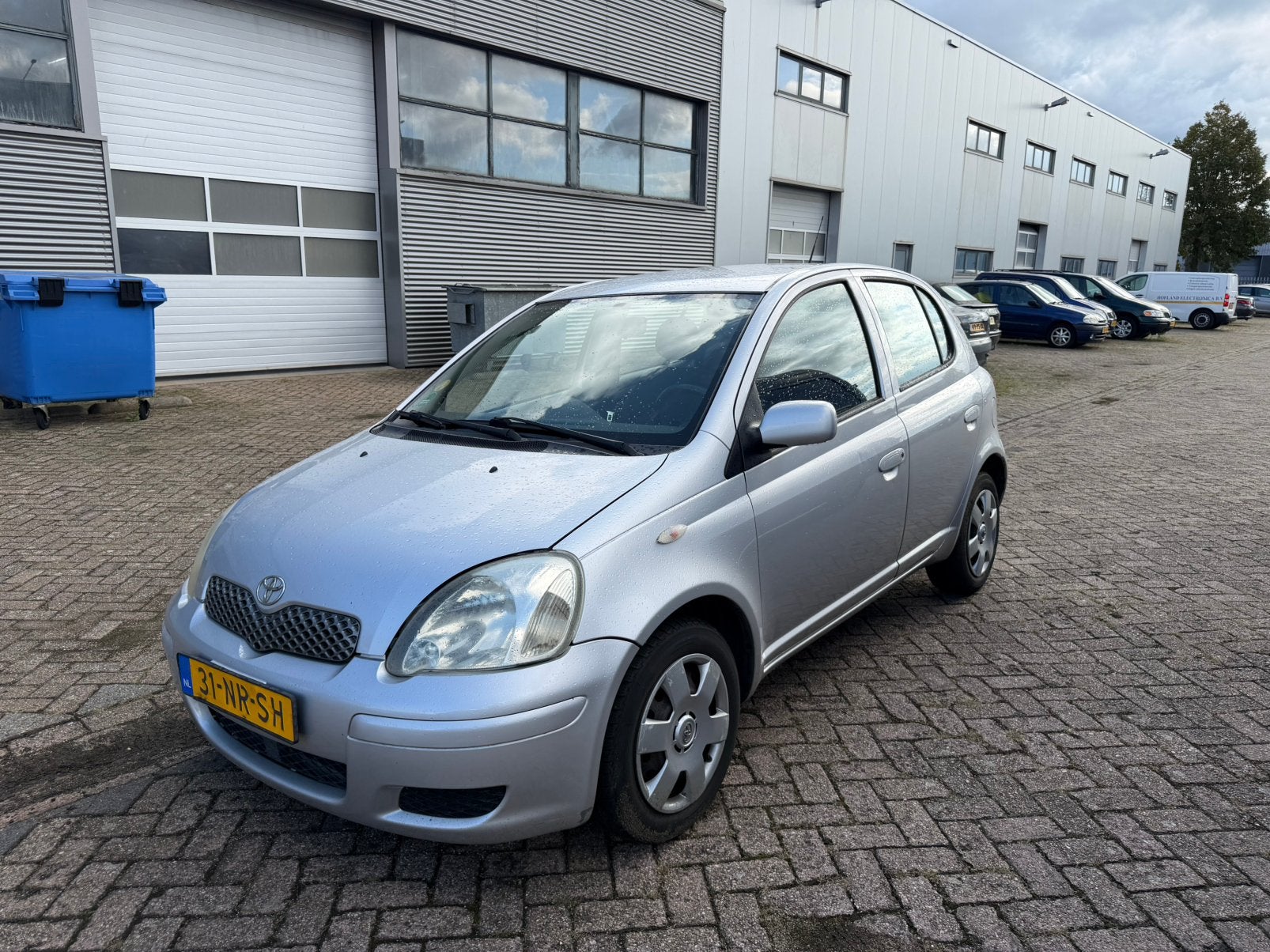 Toyota Yaris 1.3 16V Vvti 5DR AUT 2004 Grijs, 31 €/maand, 4 cilinders, 400 kg, Origineel Nederlands