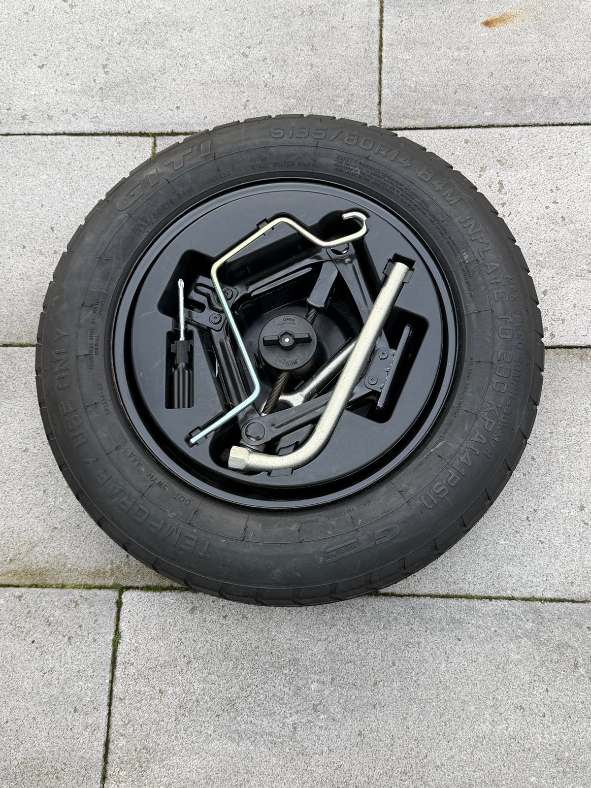 Thuiskomer reservewiel FIAT 500 met krik etc., Ophalen of Verzenden, Zo goed als nieuw