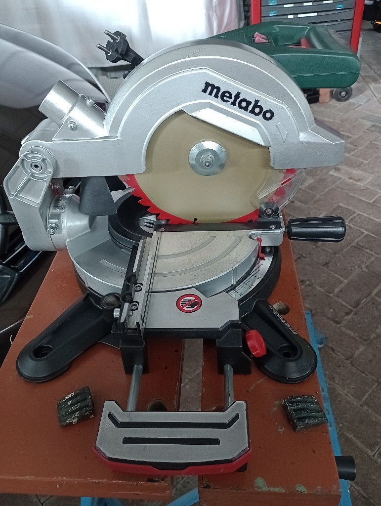 Metabo Afkortzaag -Verstekzaag   Nu in Doos, 70 mm of meer, Ophalen of Verzenden, Zo goed als nieuw, Afkortzaag