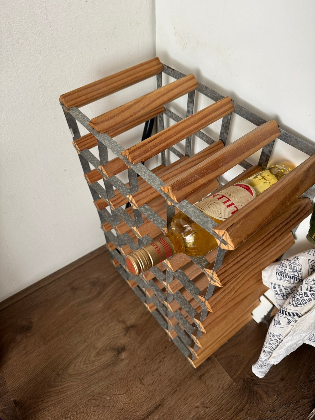 Wijnrek Hout en Metaal, Ophalen, 50 – 75, Gebruikt, 25 flessen of meer