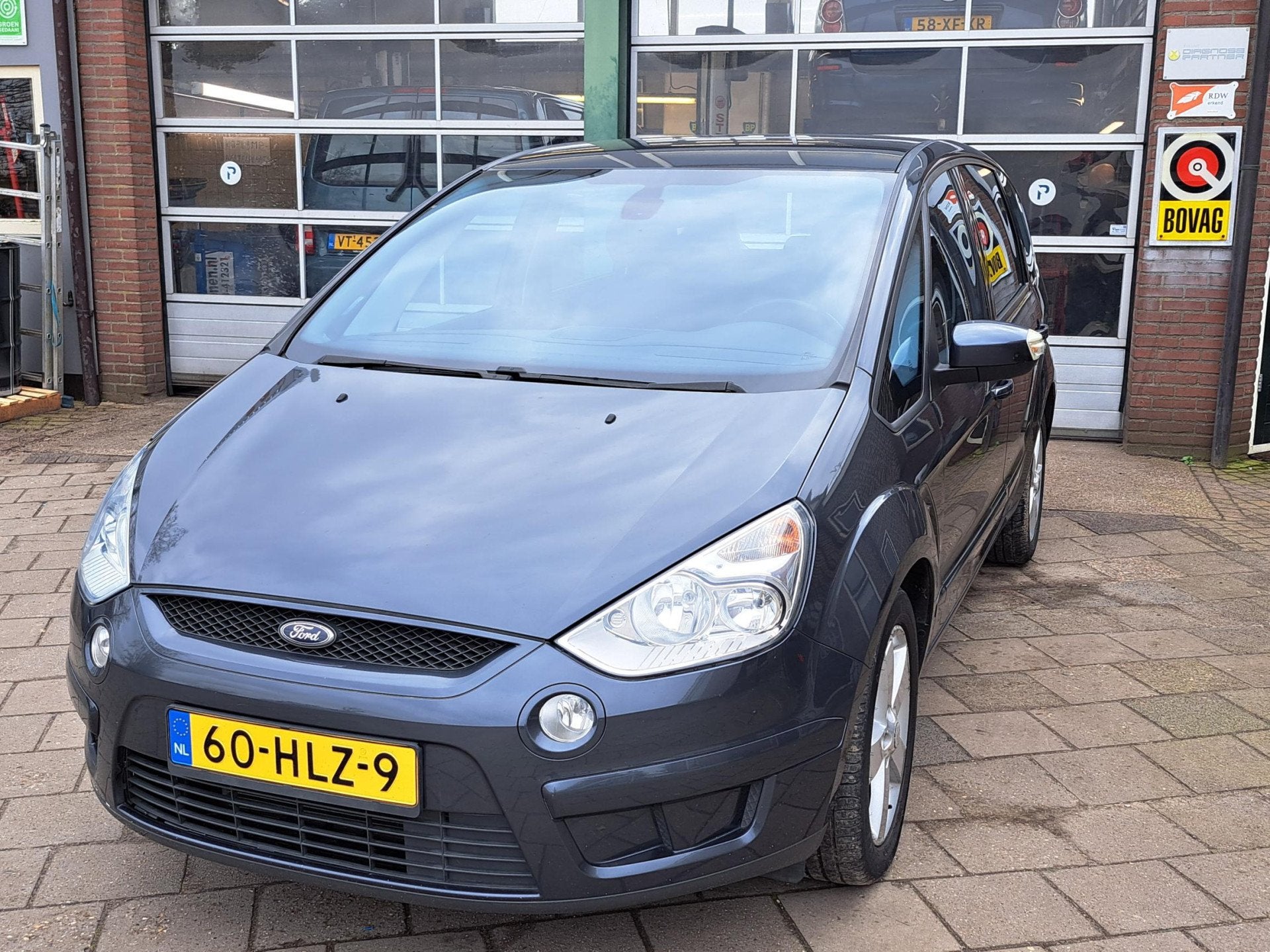 Ford S-Max 2.0-16V - TREKHAAK! (bj 2009), Voorwielaandrijving, 145 pk, Stof, Gebruikt