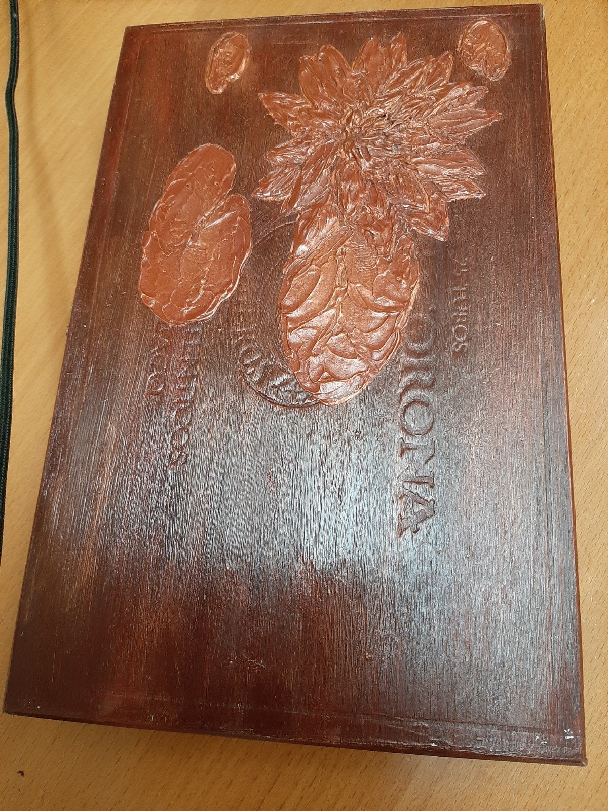 La Paz sigarendoos bewerkt met lelies. 27x17x5cm, Ophalen of Verzenden, Gebruikt, Overige typen