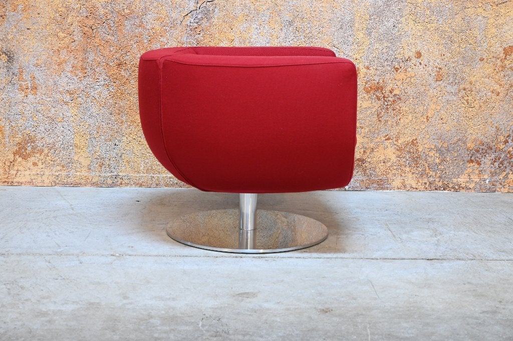 ZGANieuw rode stoffen B&B Italia Tulip draaifauteuil, Huis en Inrichting, 75 tot 100 cm, Ophalen of Verzenden, Zo goed als nieuw
