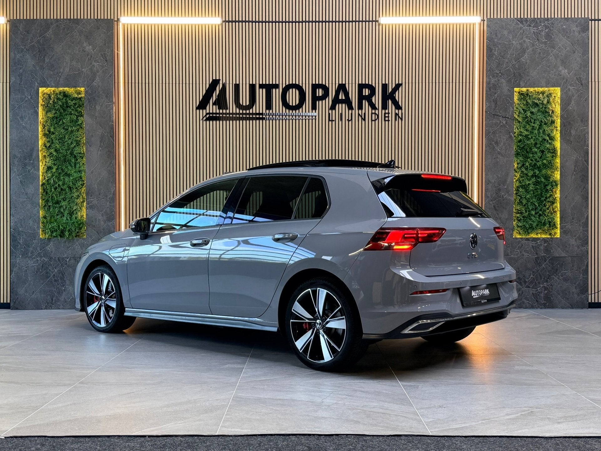 Volkswagen Golf 1.4 eHybrid GTE |BTW|PANO|VIRTUAL|IQ LIGHT|A, Dealer onderhouden, Gebruikt, 4 cilinders, Alcantara