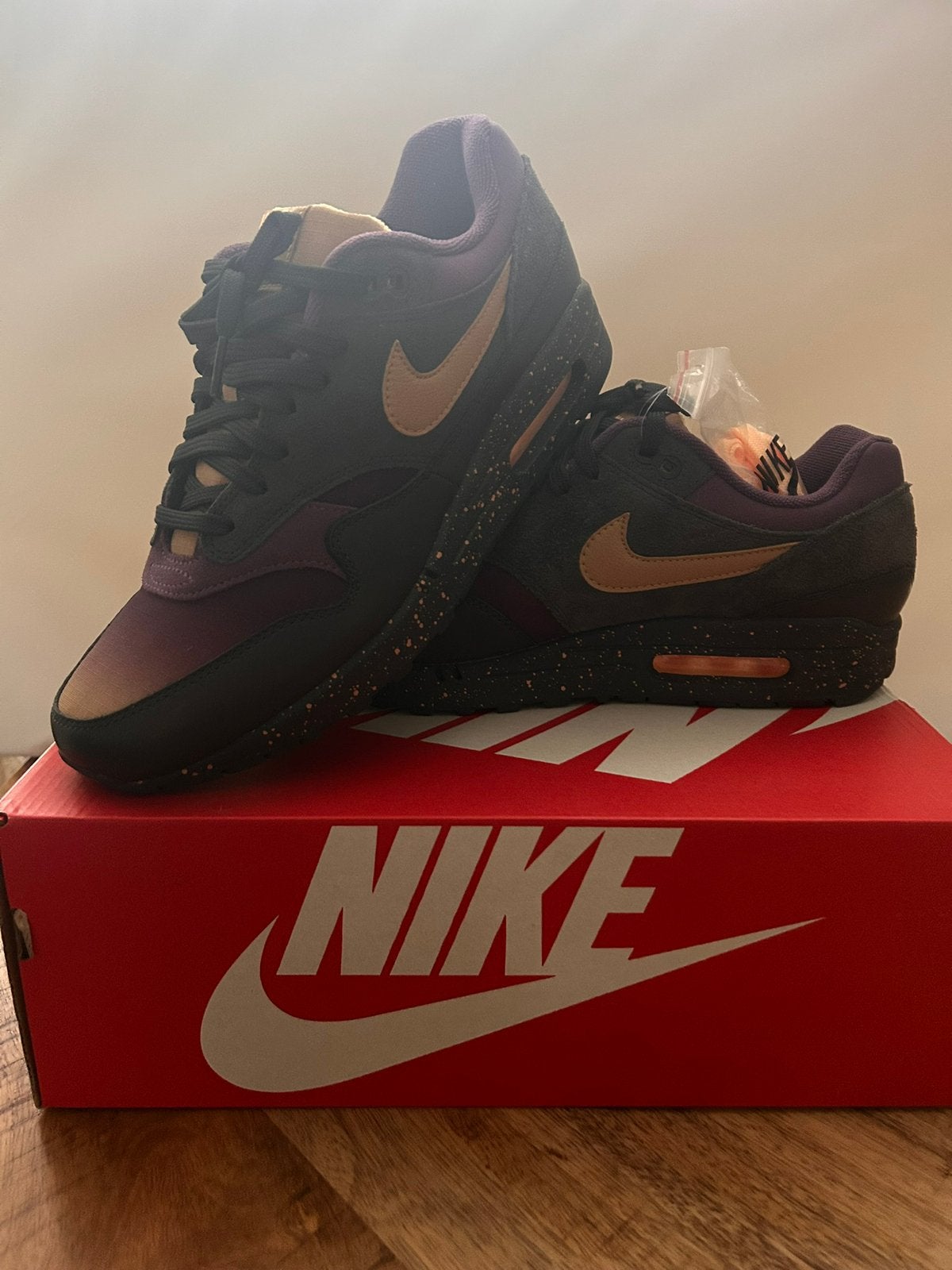 Nike Air Max 1 Premium mt 42.5, Ophalen, Nieuw, Overige kleuren, Sneakers of Gympen