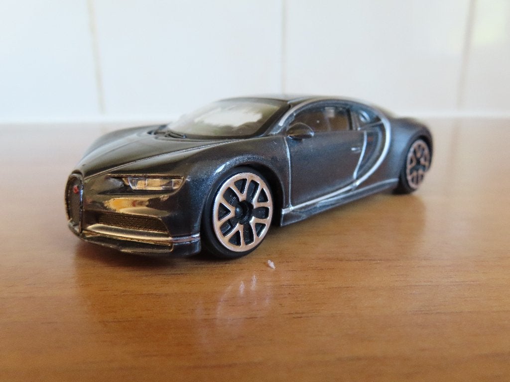 Bburago schaalmodel 1:43 Bugatti Chiron, Ophalen of Verzenden, Zo goed als nieuw, Auto, Overige merken