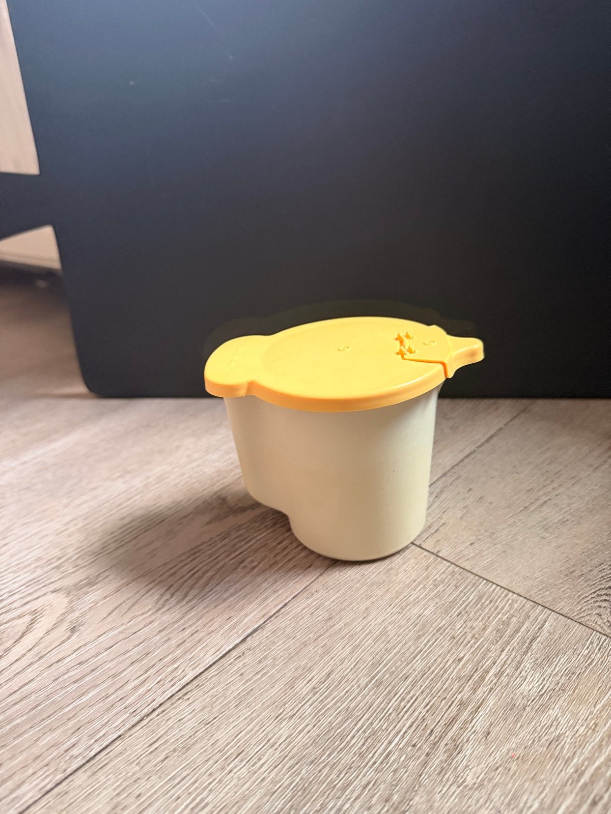Tupperware Maatkan met Deksel - Geel/Crème, Gebruikt, Geel, Beker of Kan, Ophalen of Verzenden