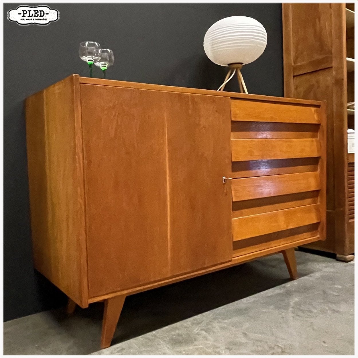 Vintage dressoir sideboard Jiri Jouritek, Interiér Praha,, Ophalen, Gebruikt, Jiri Jouritek, Interiér Praha,1969, Nb