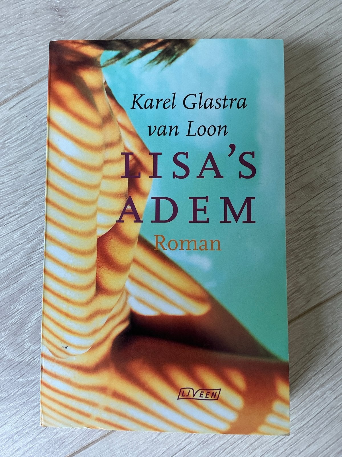 Lisa's Adem - Karel Glastra van Loon (Roman), Boeken, Ophalen of Verzenden, Zo goed als nieuw, Nederland
