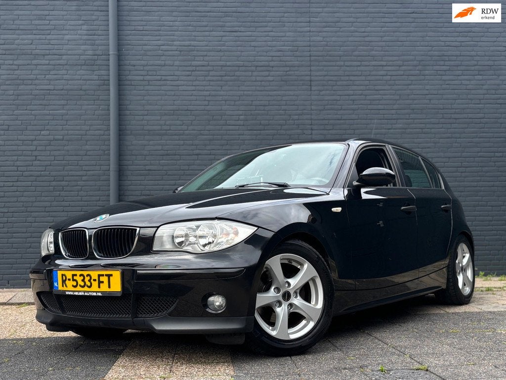 BMW 1-serie 118i Executive | Airco | Automaat | Nette Auto, Auto's, Achterwielaandrijving, 4 cilinders, Zwart, 650 kg