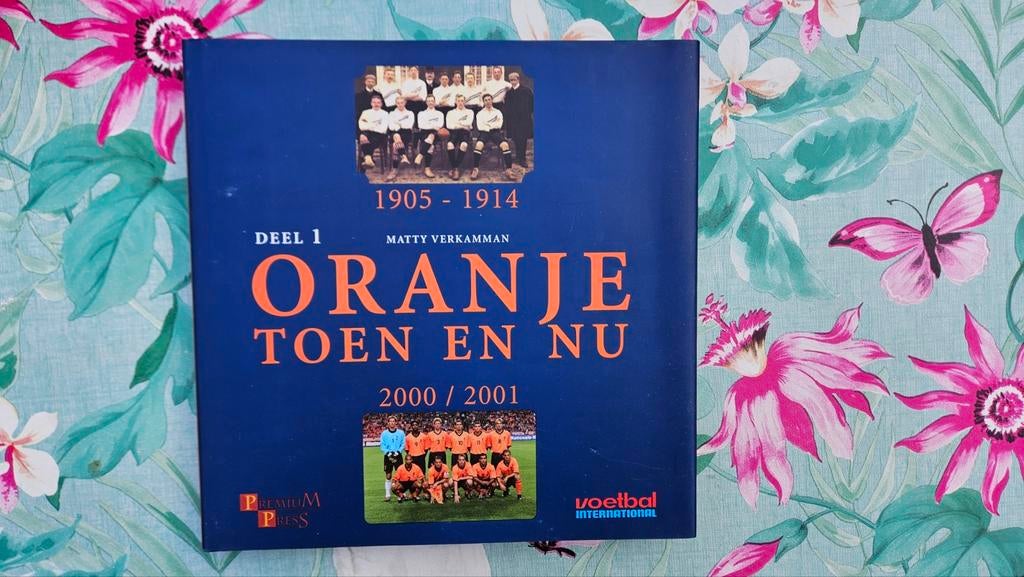 Boek Oranje Toen en Nu Deel 1, Boeken, Sportboeken, Nieuw, Balsport, Ophalen of Verzenden