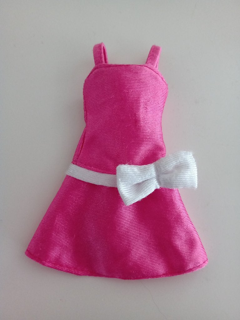 Allerlei Korte Barbie Jurkjes voorzien van een Barbielabel, Verzamelen, Ophalen of Verzenden, Gebruikt, Kleertjes