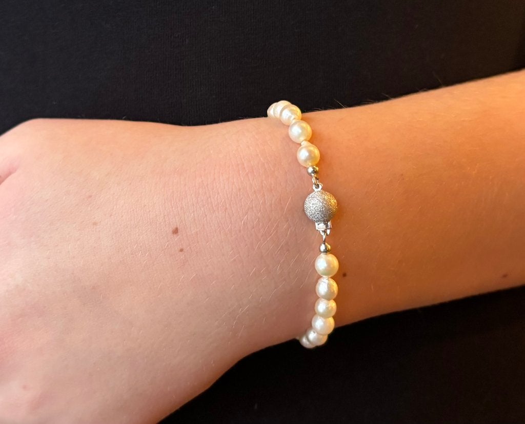 Parel armband fraai 14k gouden slot dames vintage luxe, Voordeelsieraden, Ophalen of Verzenden, Zo goed als nieuw, Met edelsteen