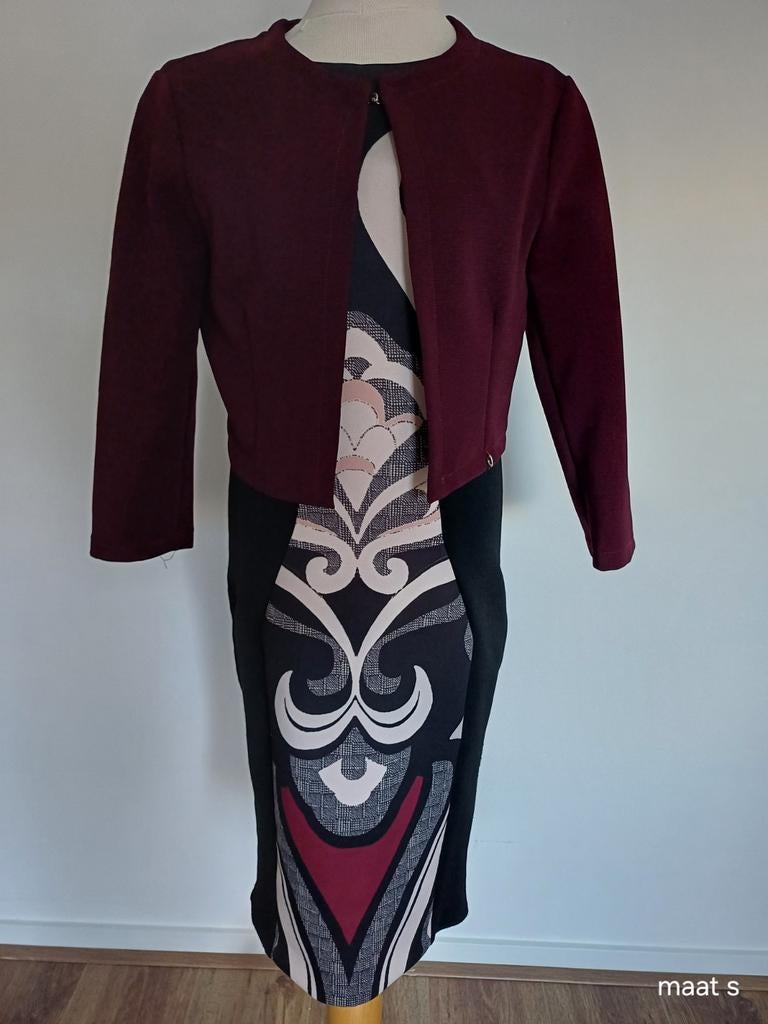 Jurk met patroon en bordeauxrood bolero maat s, Ophalen of Verzenden, Knielengte, Maat 34 (XS) of kleiner, Gedragen
