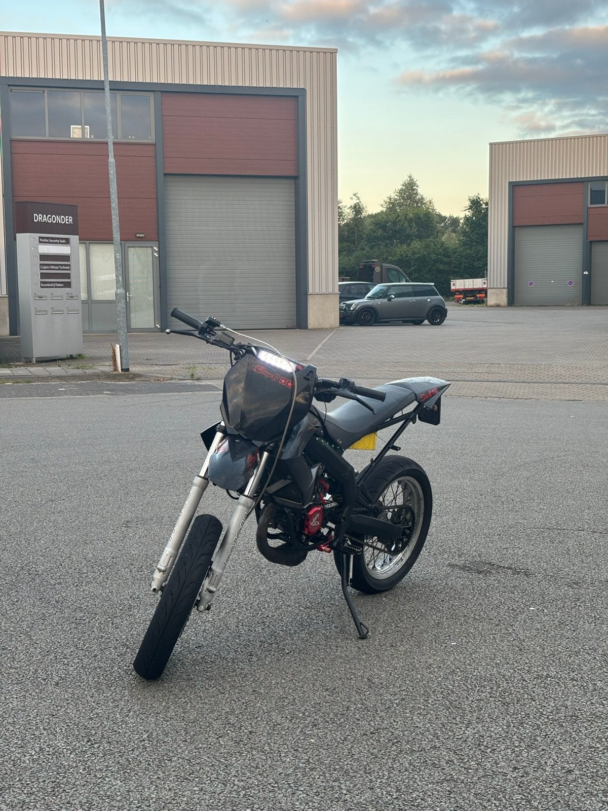 Derbi Senda 80cc hpi, Fietsen en Brommers, Ophalen, 6 versnellingen, Maximaal 45 km/u, Zo goed als nieuw