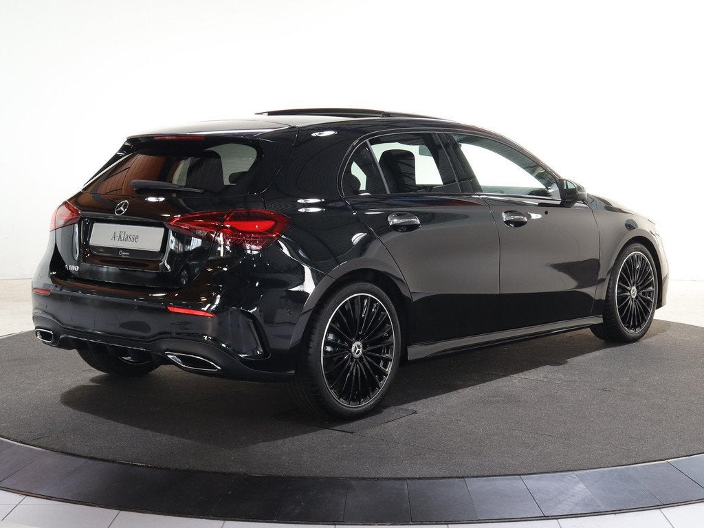 Mercedes-Benz A-klasse 180 Business Solution AMG | Panoramas, Auto's, Mercedes-Benz, 136 pk, 4 cilinders, Zwart, Origineel Nederlands