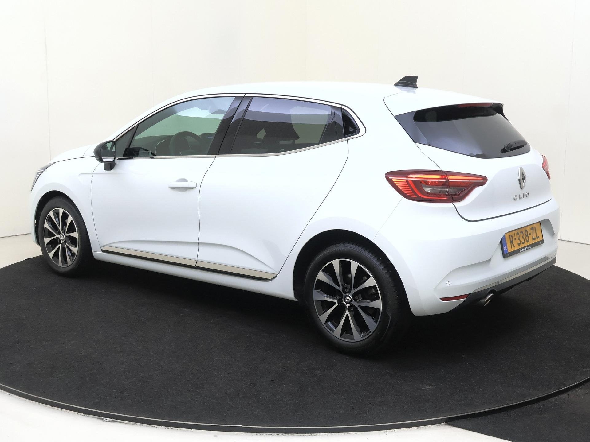 Renault Clio 1.0 TCe 90 Techno 360 Camera / 9'3 inch navigat, Voorwielaandrijving, Gebruikt, Euro 6, Leder en Stof