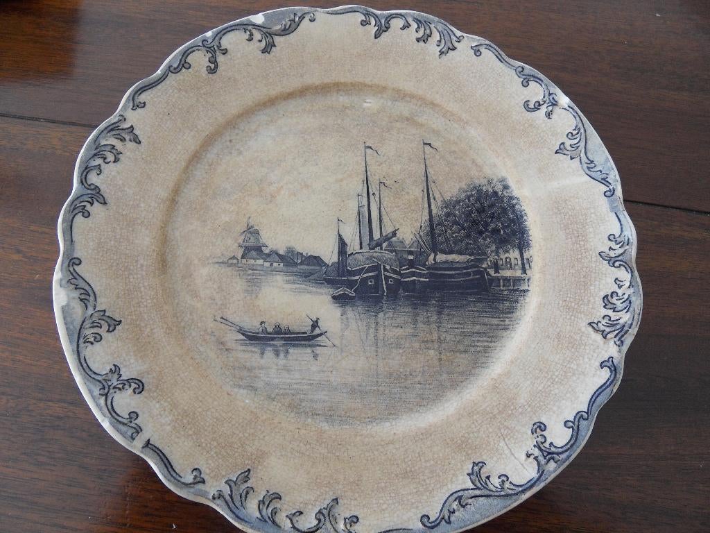 Oud bordje met schade 20 cm. het is donkerder van kleur, Ophalen of Verzenden