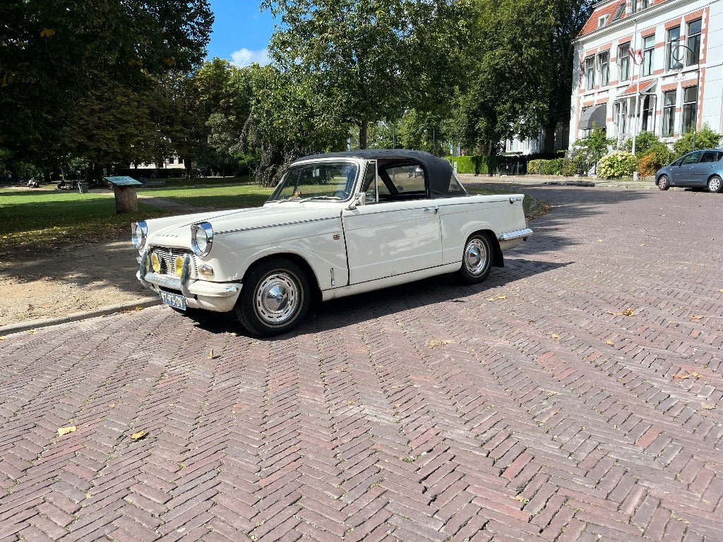 Triumph Herald  12 / 50    Cabriolet  1967, Auto's, 1147 cc, Achterwielaandrijving, Zwart, Cabriolet