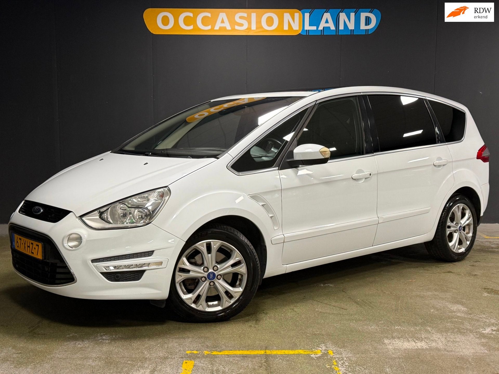 Ford S-Max 1.6 EcoBoost Titanium 7p.|PANO|PDC|CRUISE|BLUETOO, Auto's, Voorwielaandrijving, Gebruikt, Zwart, 4 cilinders