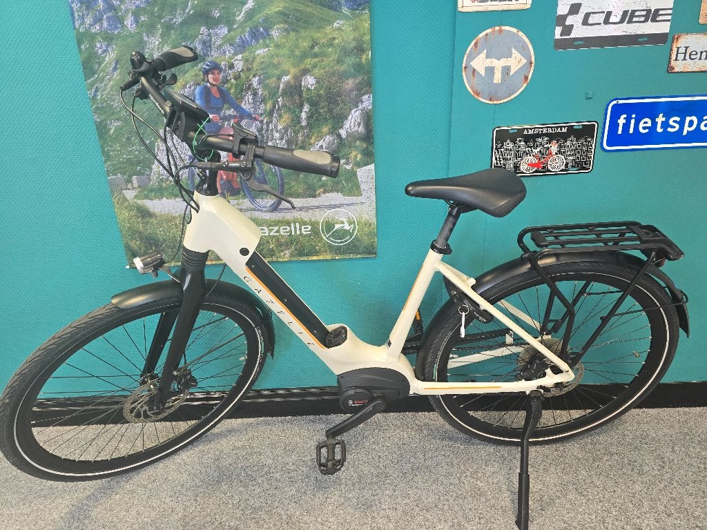 Elektrische fiets ,, betaalbaar en met weinig km ,,, Fietsen en Brommers, Elektrische fietsen, Ophalen, Zo goed als nieuw, 50 km per accu of meer