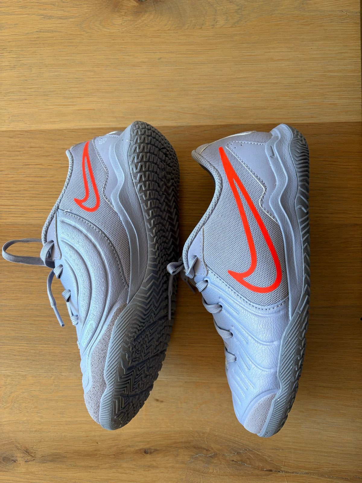 Nike zaalvoetbal/gymschoenen - Maat 35, Kinderen en Baby's, Kinderkleding | Schoenen en Sokken, Ophalen, Gebruikt, Schoenen
