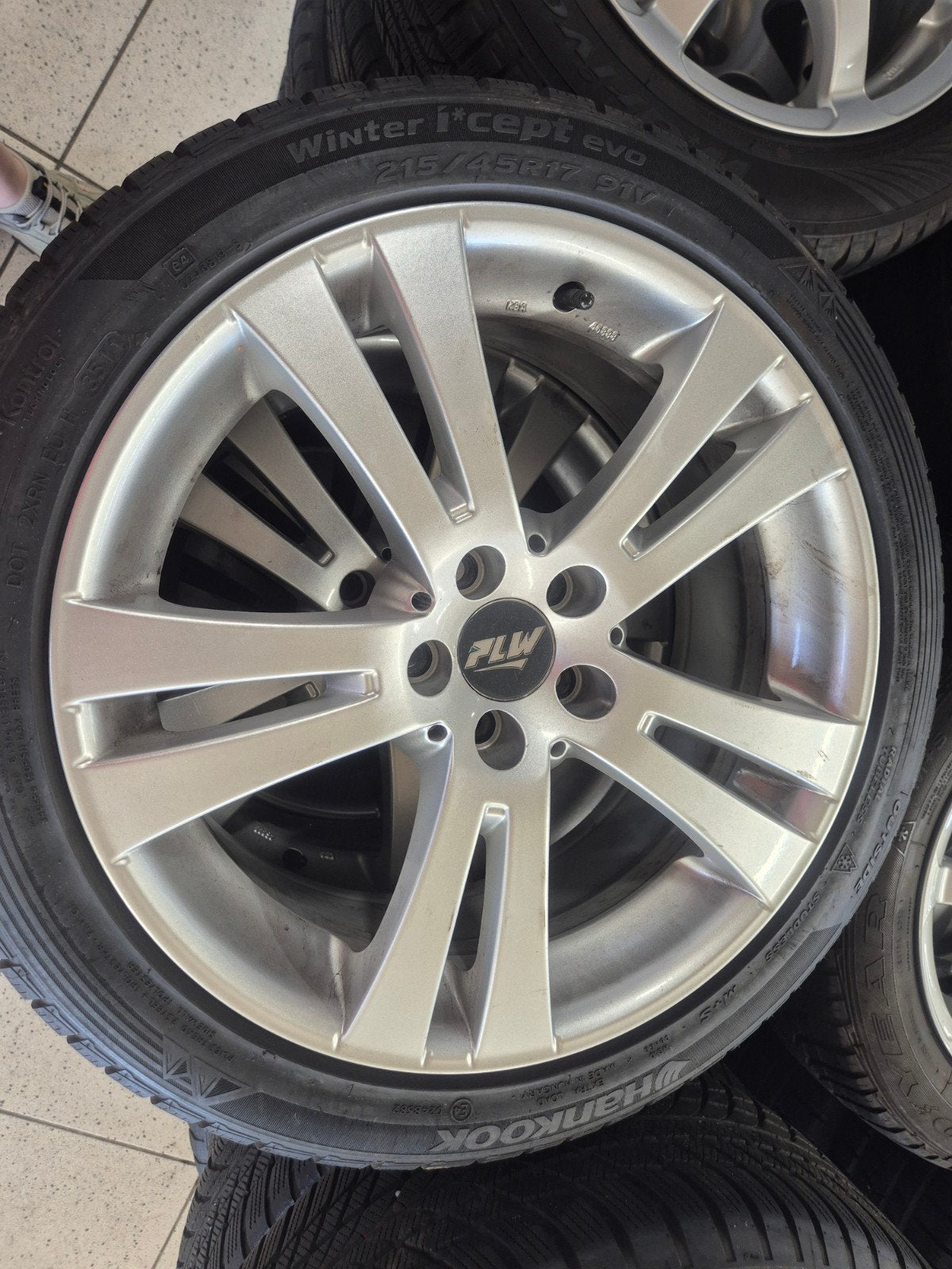 Winterbanden en velgen - Hankook Winter i*cept evo 215/45R17, Ophalen of Verzenden, Gebruikt