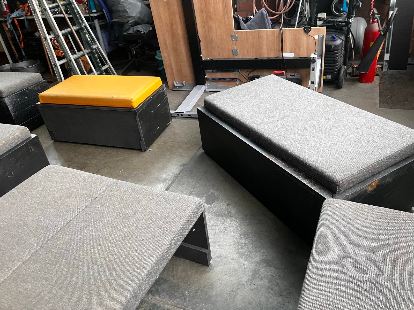 Gratis Bankjes / Zitgroep / kussens voor mancave/feestte, Ophalen, Gebruikt, Overige kleuren, Vijf, Zes of meer stoelen