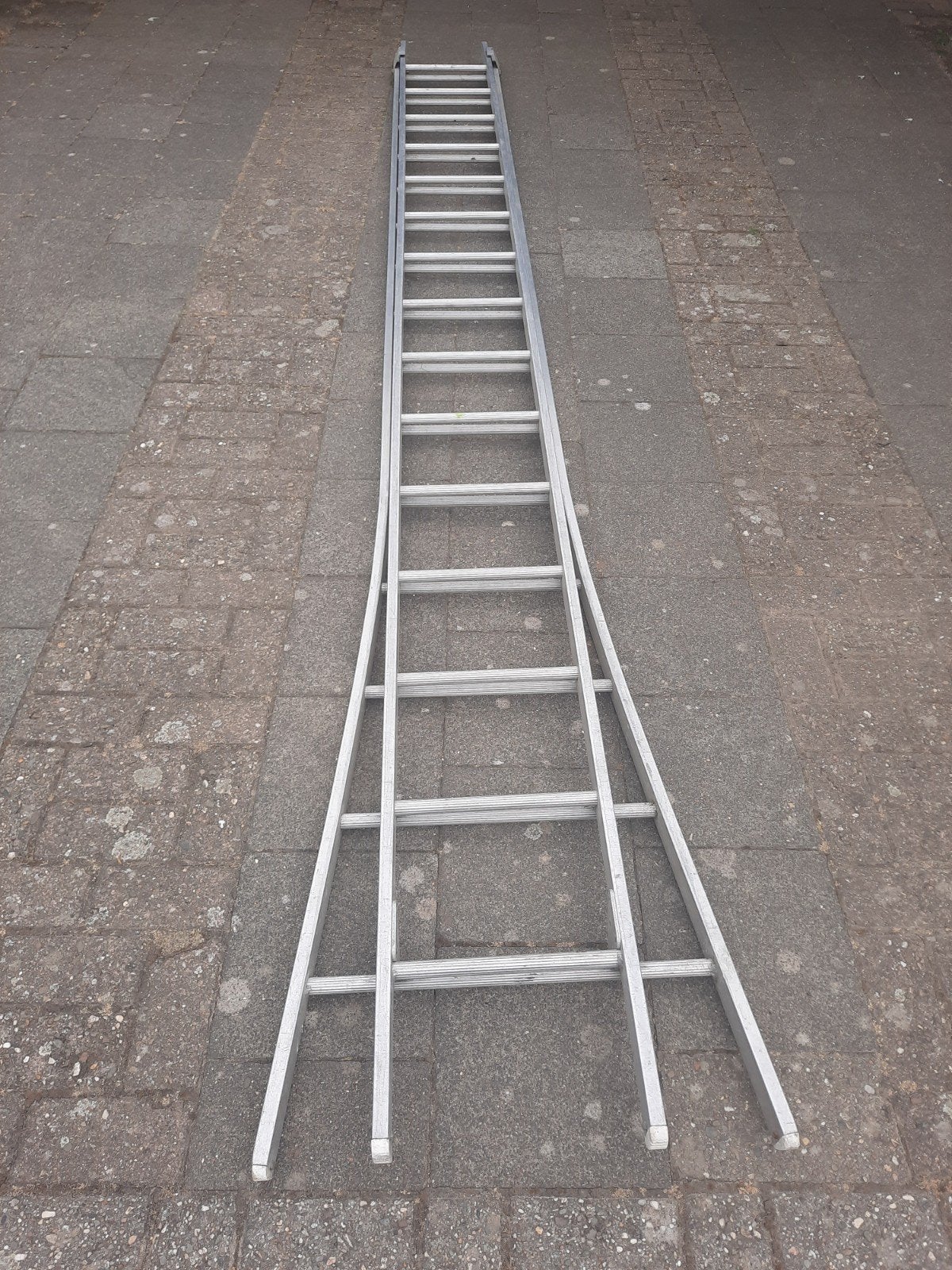 Lange aluminium ladder, uitschuifbaar, tweedelig, Ophalen, Gebruikt, 4 meter of meer