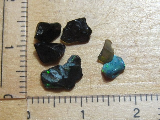 mi. prachtige ruwe ZWARTE OPAAL (WELO) (2), Verzenden, Mineraal