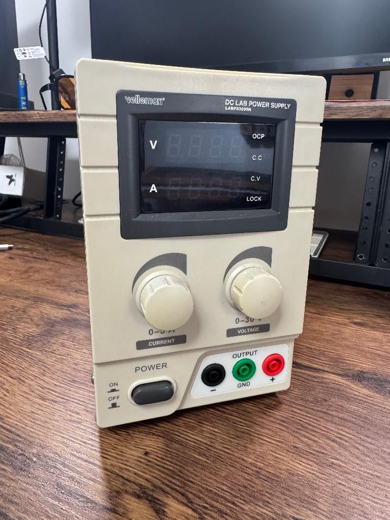 Velleman LABPS3005N labvoeding 0–30V / 0–5A, Ophalen of Verzenden, Zo goed als nieuw