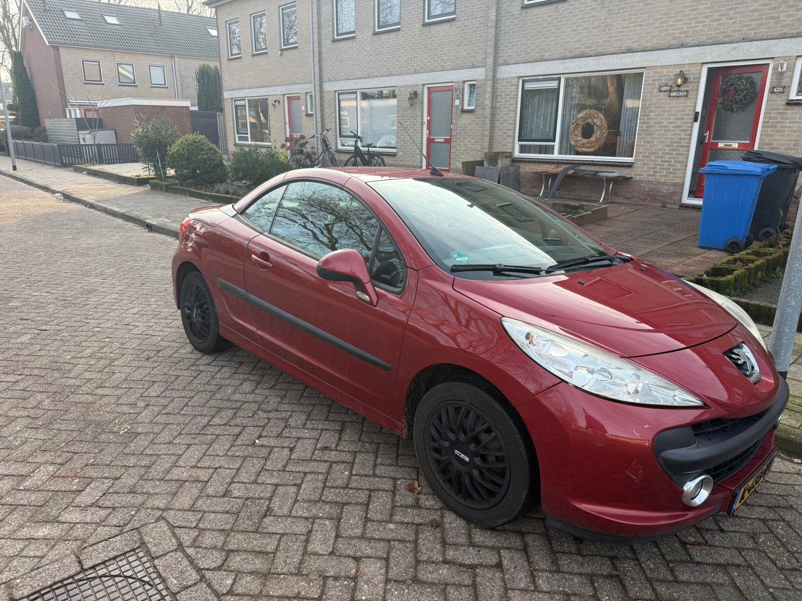 Peugeot 207 1.6 16V CC 88KW 2007 Rood, Auto's, Voorwielaandrijving, 15 km/l, 4 cilinders, Cabriolet