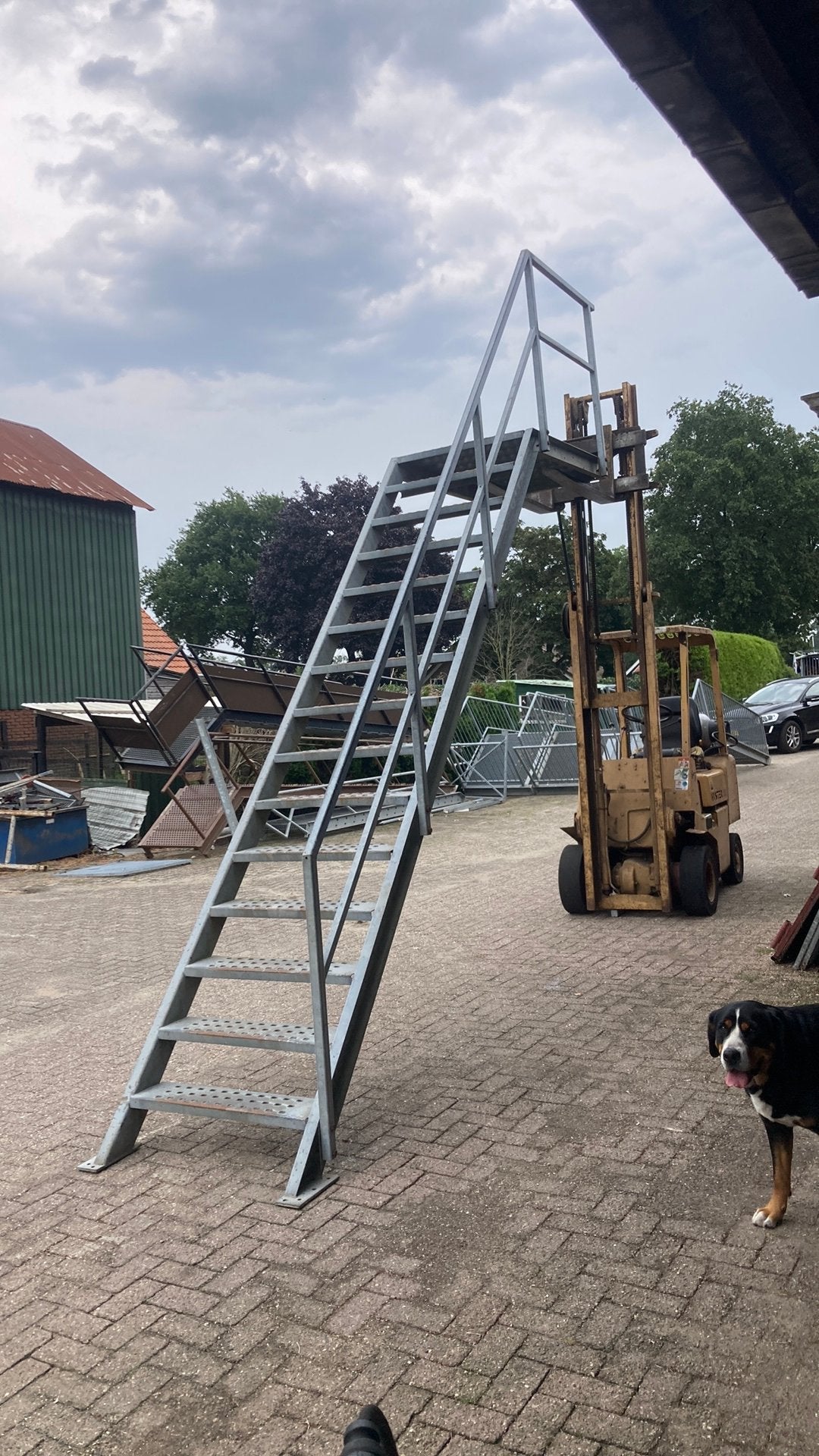 Stalen trap, Doe-het-zelf en Verbouw, Ladders en Trappen, Ophalen, Zo goed als nieuw, 2 tot 4 meter