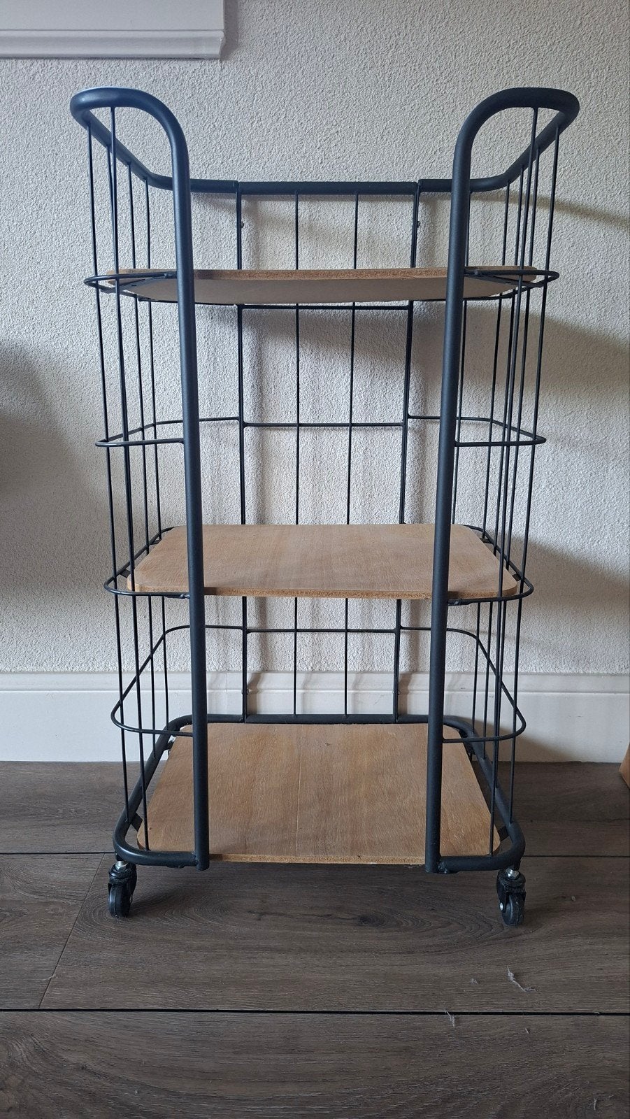 Bakkerskast op wielen - Zwart metaal met houten planken, Ophalen, Zo goed als nieuw