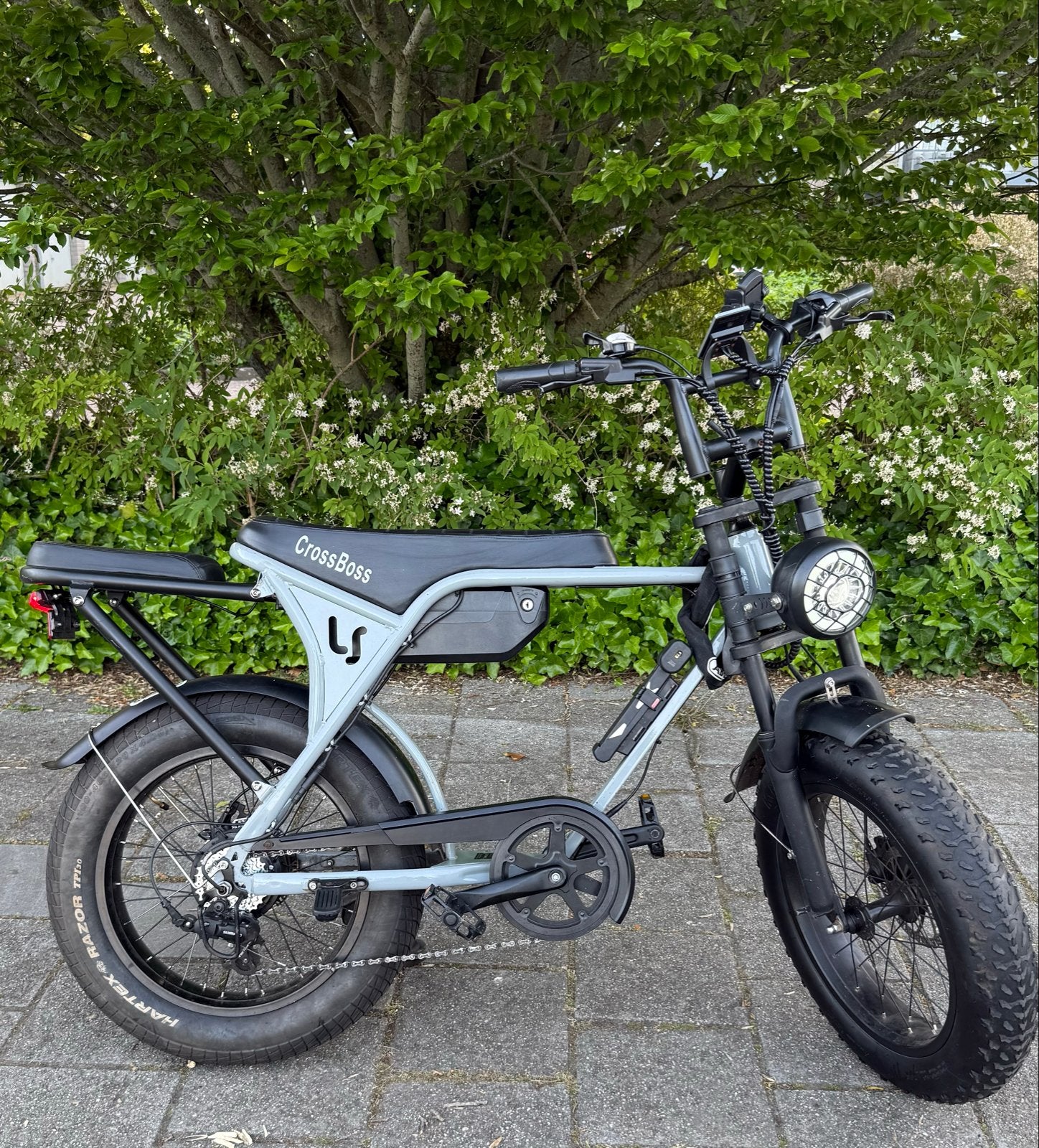 Unieke Fatbike CrossBoss met veel extra's en aparte kleur, Fietsen en Brommers, Gebruikt, 51 tot 55 cm, 50 km per accu of meer