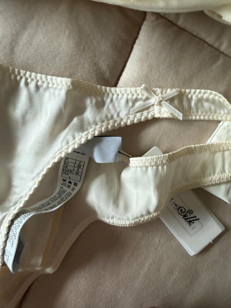 Intimissimi zijden BH en string set 75C, maat 2, Kleding | Dames, Ophalen of Verzenden, Beige, Setje