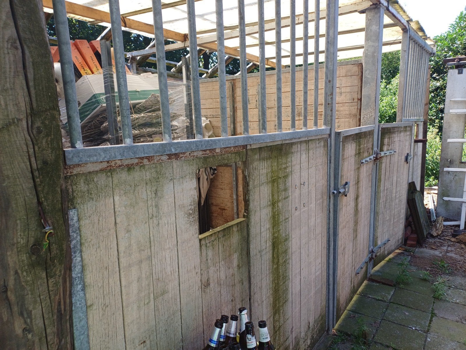 Paarden stal, Ophalen