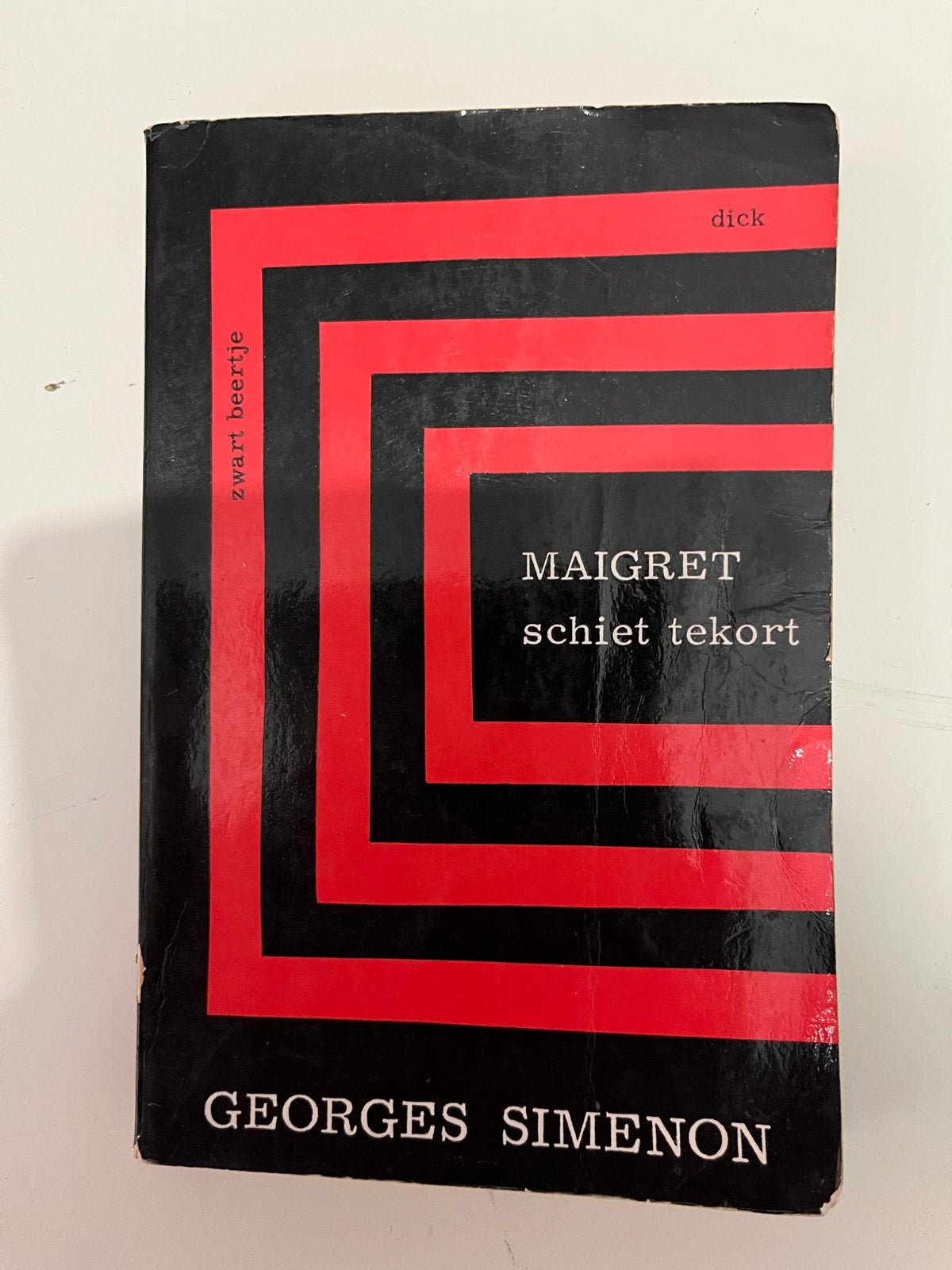 Maigret Schiet Tekort - Georges Simenon (Zwarte Beertjes), Verzenden, Gelezen