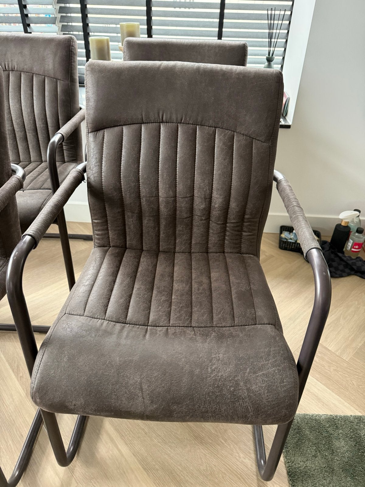 Set van 4 donkerbruine industriële eetkamerstoelen, Bruin, Ophalen of Verzenden, Zo goed als nieuw, Vier