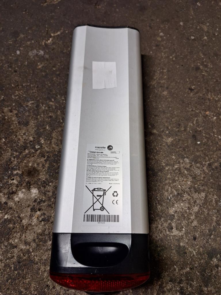 IN NETTE STAAT ZILVER ACCU VOOR GAZELLE INNERGY FIETSEN, Fietsen en Brommers, Fietsaccessoires | Fietsaccu's, Ophalen, Gebruikt