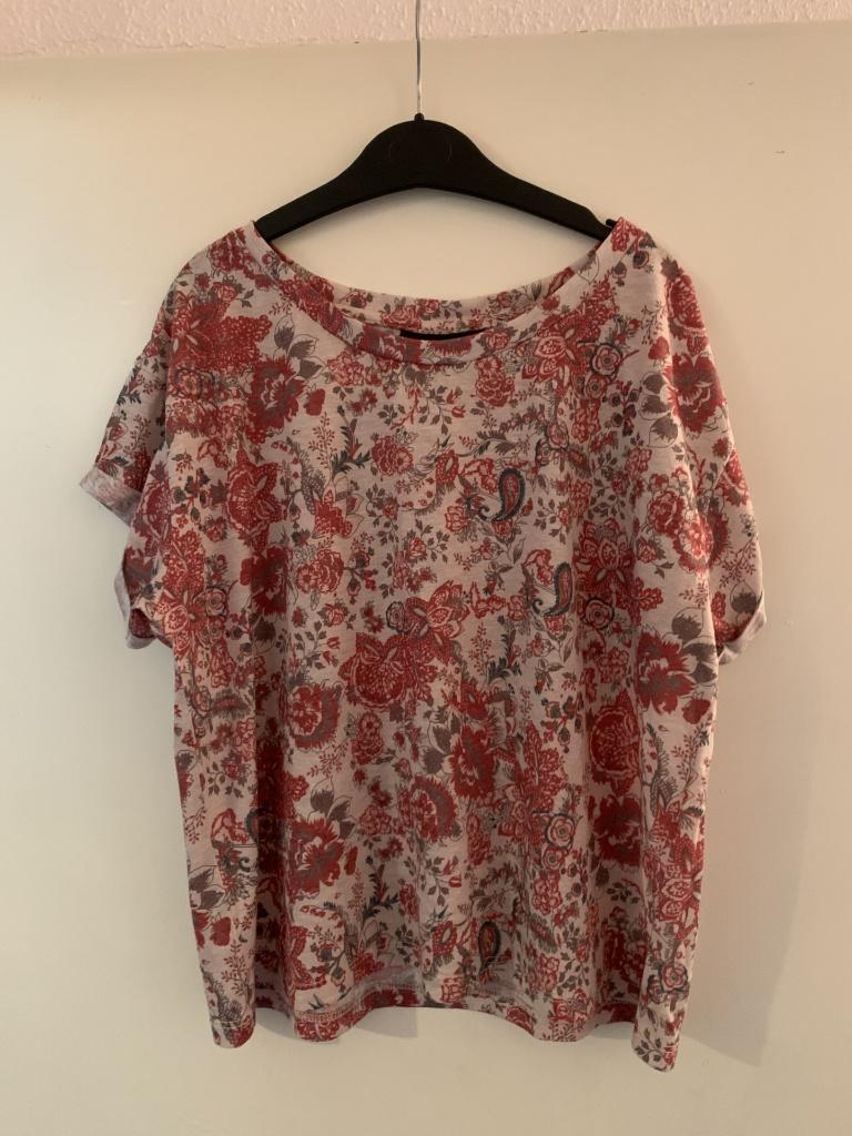 Meerkleurige T-shirt van 2-bizzy. Maat XS, Kleding | Dames, 2-Bizzy, Overige kleuren, Ophalen of Verzenden, Zo goed als nieuw
