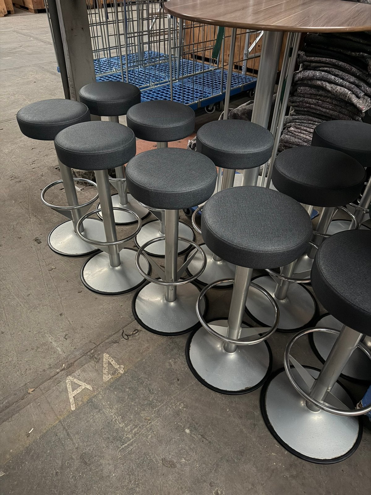 Barkrukken met 3 tafels!, 5 krukken of meer, Ophalen of Verzenden, Zo goed als nieuw, 60 tot 90 cm