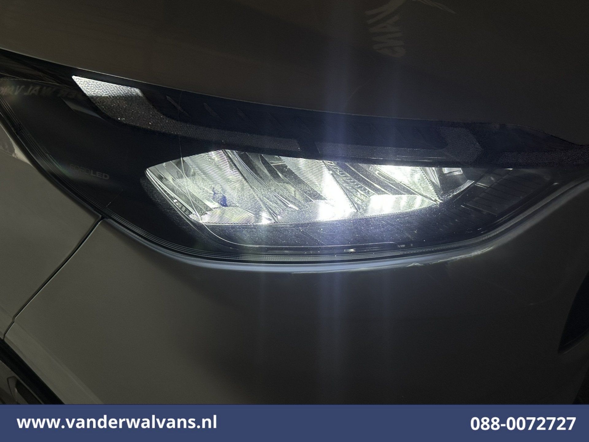 Ford Transit Custom 2.0 TDCI 136pk L2H1 Euro6 Airco | Camera, Auto's, Voorwielaandrijving, Dealer onderhouden, 4 cilinders, Leder