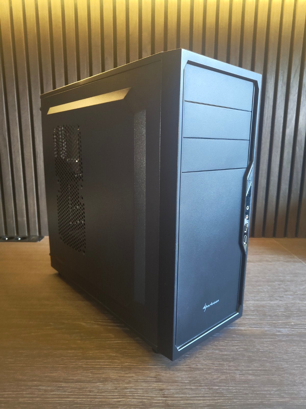 Krachtige Gaming PC - Intel i5-8600K, RX 5700 XT, 16GB RAM, Gebruikt, Sharkoon, HDD, Met videokaart