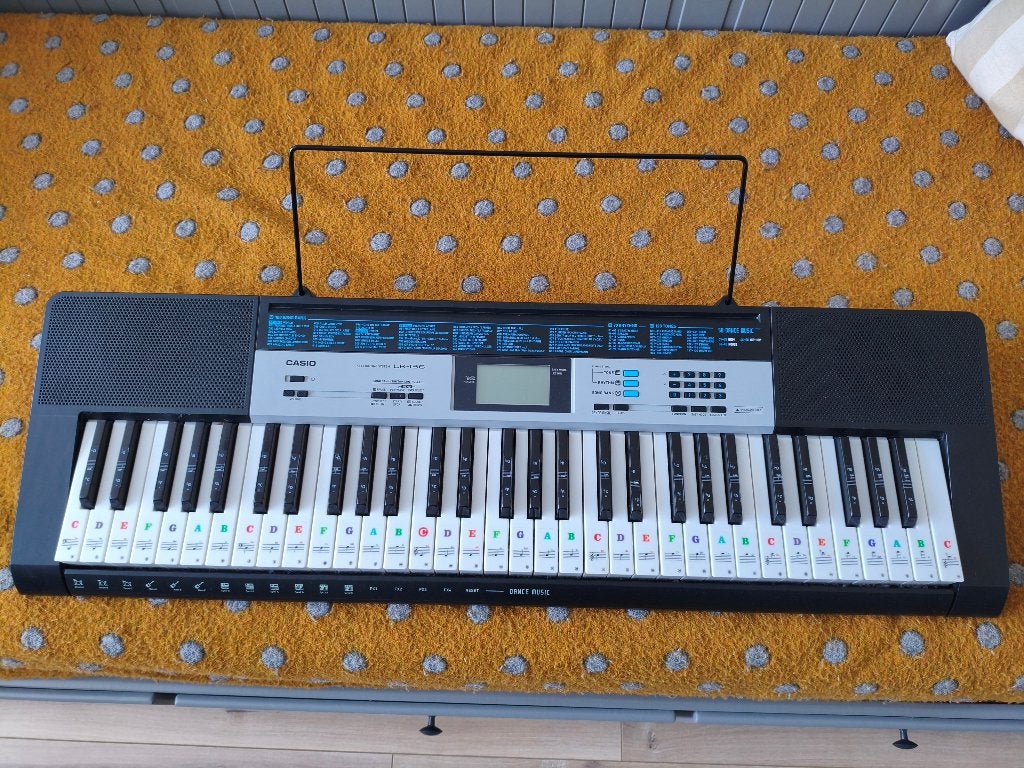 Casio LK-136 Keyboard + Stand, Ophalen, Casio, 61 toetsen, Zo goed als nieuw
