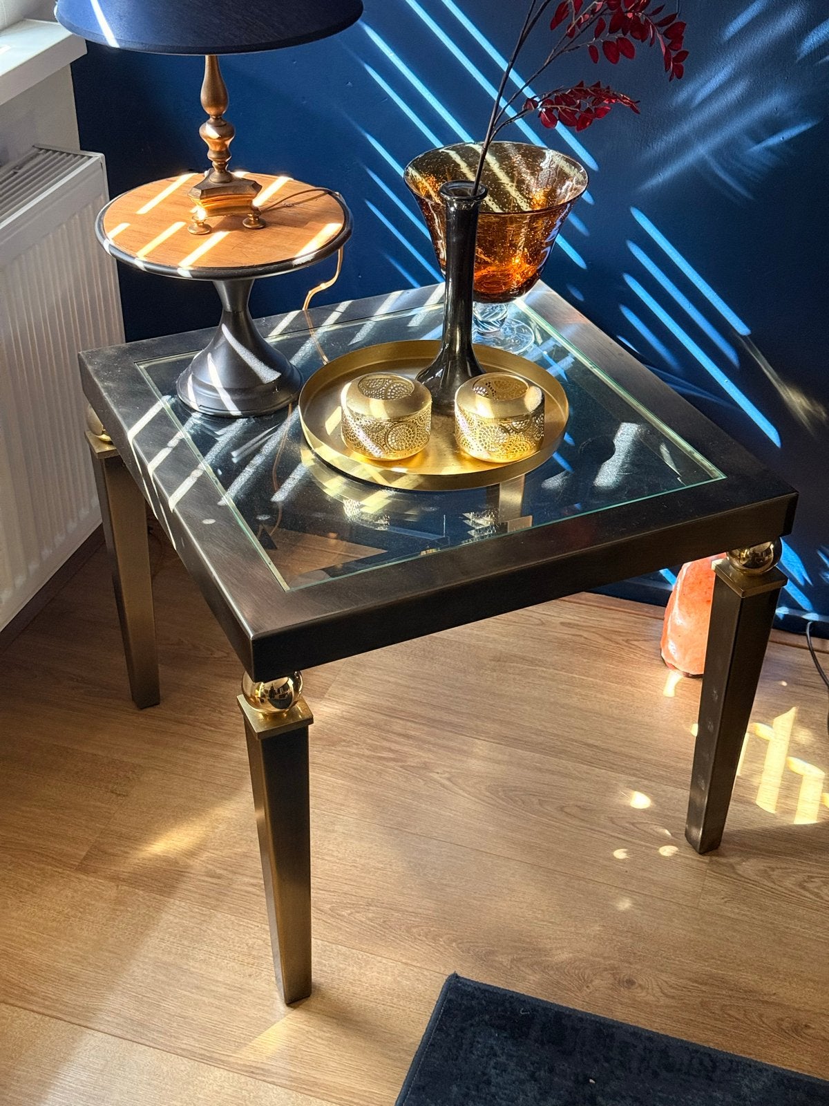 Belgochrom bijzettafel met glazen blad en metalen poten, Minder dan 55 cm, Gebruikt, Metaal of Aluminium, Vierkant