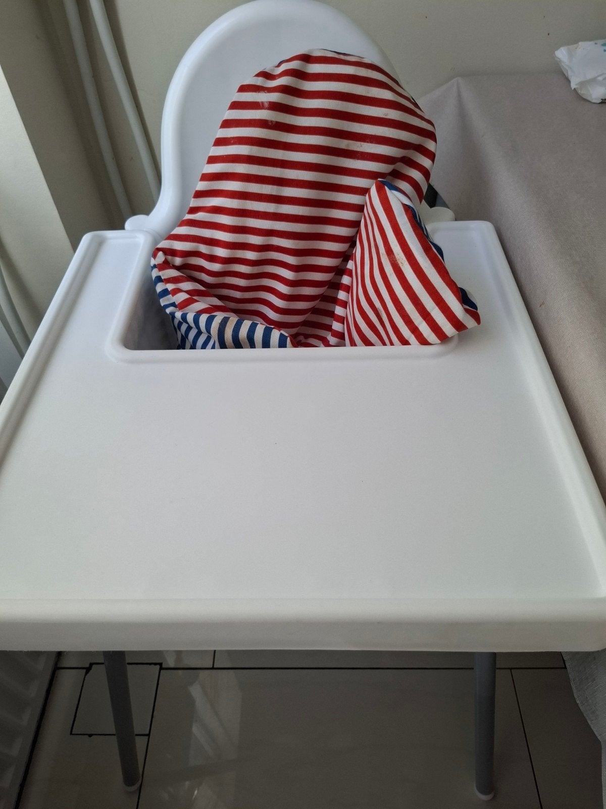 IKEA Antilop kinderstoel met eetblad en kussen, Ophalen of Verzenden, Zo goed als nieuw, Overige typen, Afneembaar eetblad