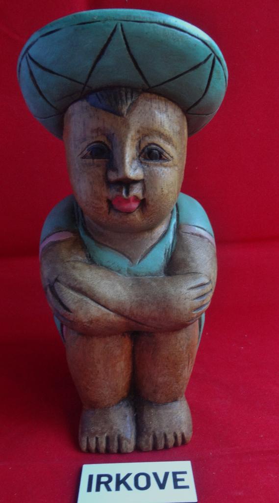 HOUTEN BEELD VROUW MET HOED * Thailand *, Antiek en Kunst, Handgemaakt, Verzenden, 20 - 50 cm, Beeld