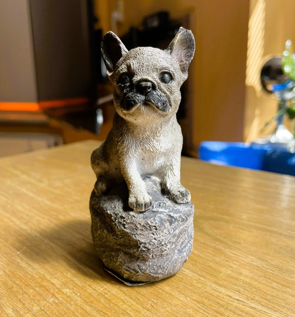 Klein beeldje van hond Franse bulldog, Verzamelen, Verzenden, Zo goed als nieuw, Dier