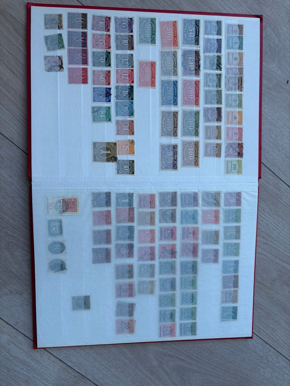 Boek vol postzegels, Ophalen of Verzenden, Buitenland